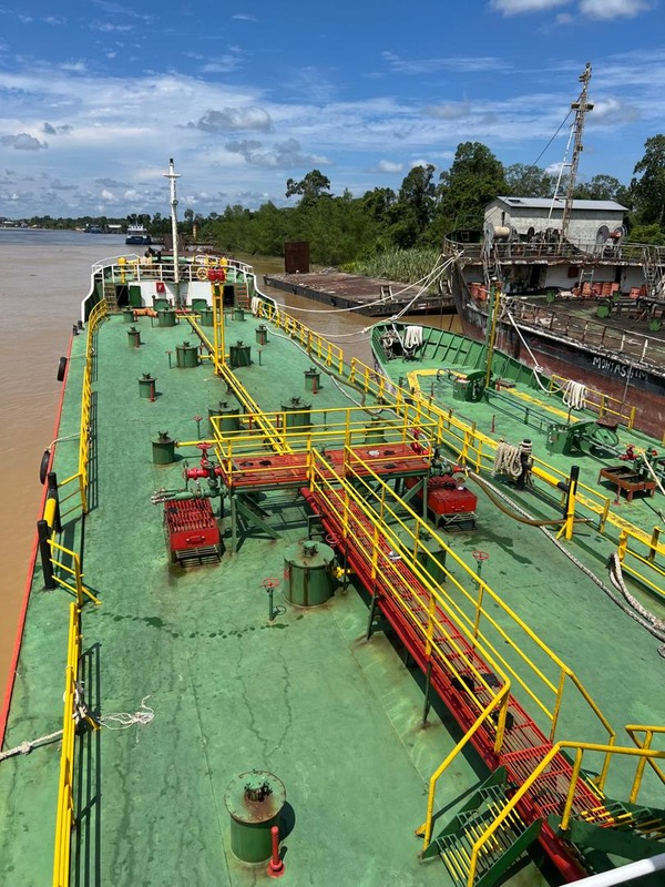 Product tanker deck piping configuration ready for vetting inspections.